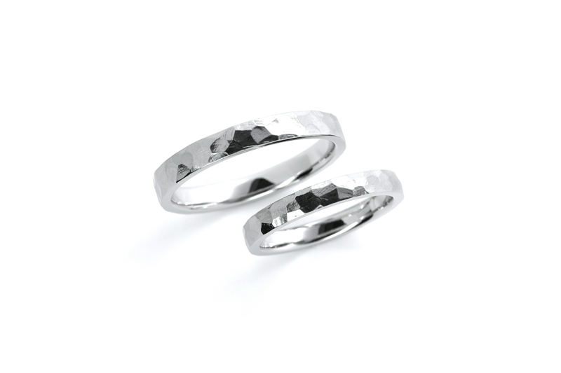 結婚指輪 - アンティークハンマー